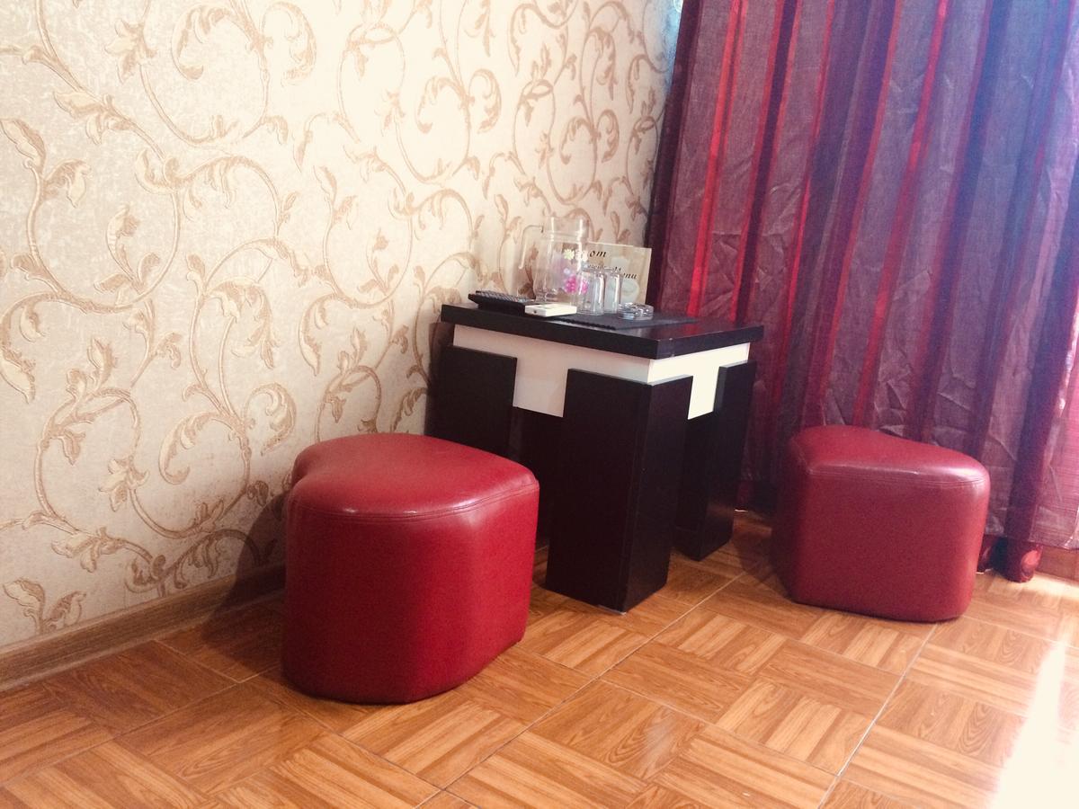 Visit Hotel Tbilisi Eksteriør billede
