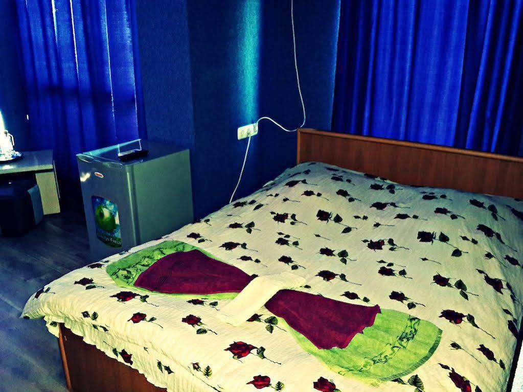 Visit Hotel Tbilisi Eksteriør billede