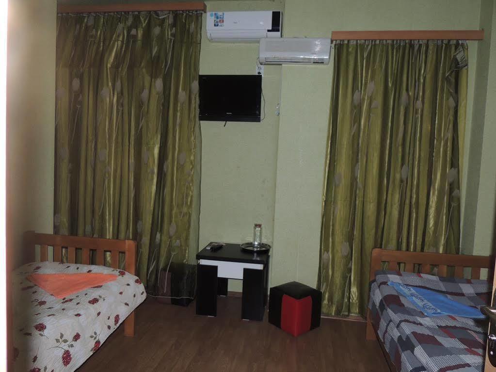 Visit Hotel Tbilisi Eksteriør billede