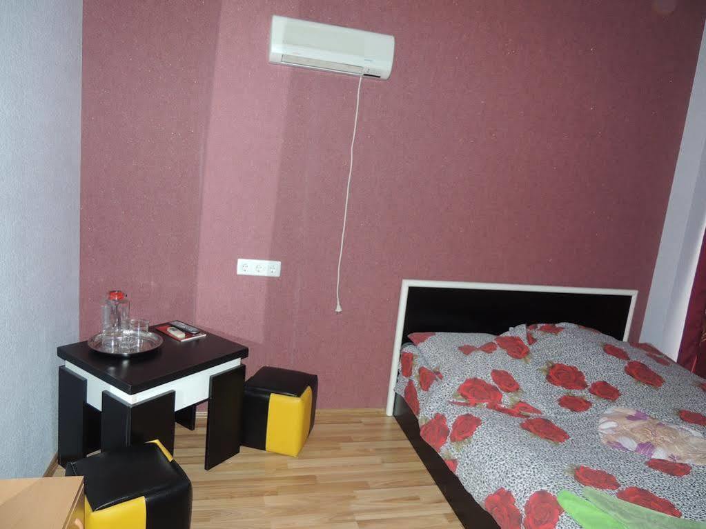 Visit Hotel Tbilisi Eksteriør billede