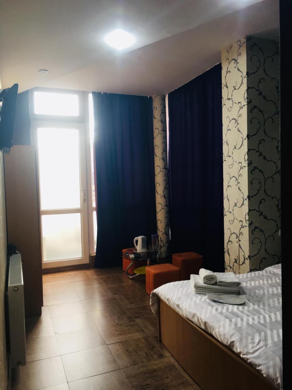 Visit Hotel Tbilisi Eksteriør billede