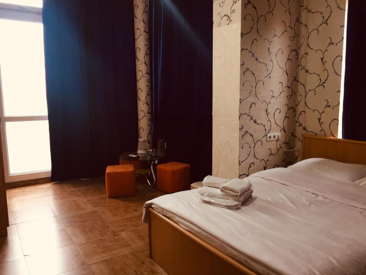 Visit Hotel Tbilisi Eksteriør billede